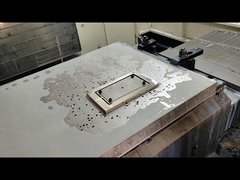CNC que trabaja a máquina para un 7